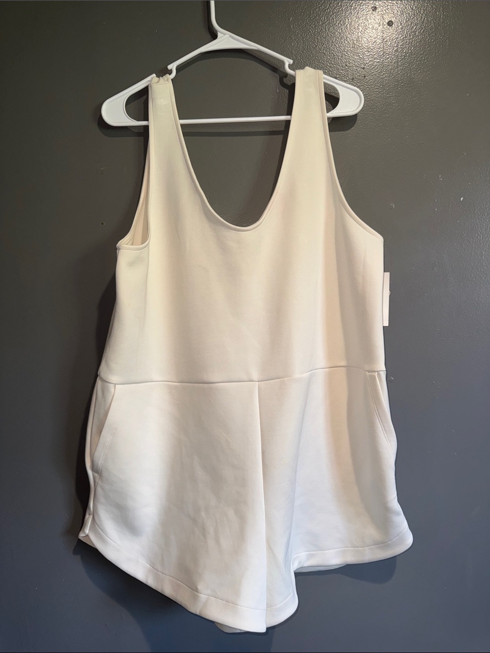 a new day NWT Flawed Cream Scoop-Neck Sleeveless Romper with Pockets